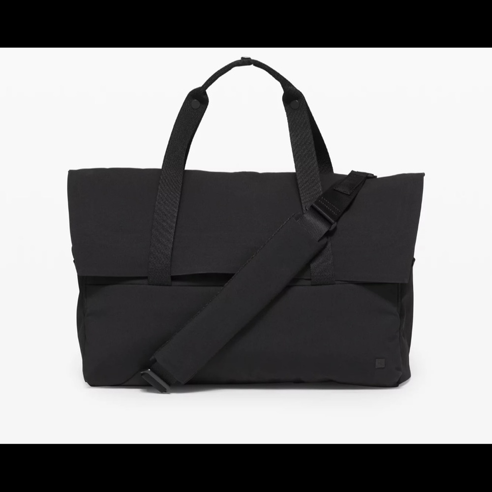 NWT lululemon early embark duffel in black. MSRP $178